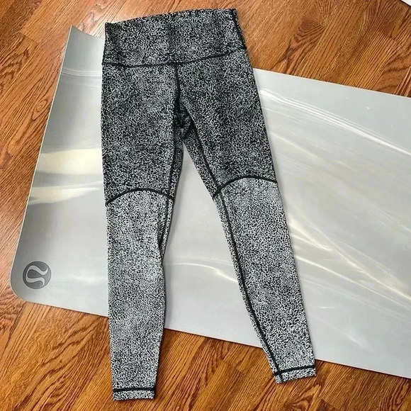 Lululemon I 8 - Picture 1 of 12